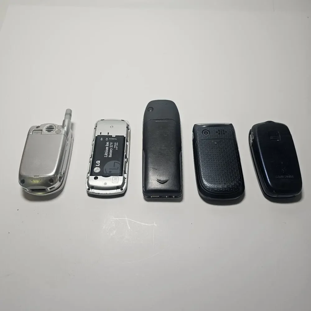 Flip Phone And Vintage Phones. Motorola Nokia Samsung LG Lot Of 5